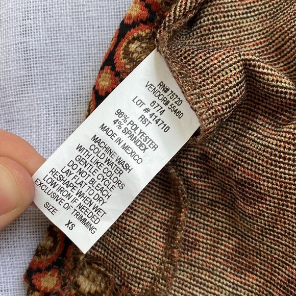 Gilded Intent open back sleeveless top. - Picture 5 of 11